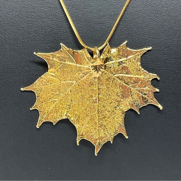 VALLE Real Sugar Maple Leaf Pendant Necklace 17" - Picture 10 of 10